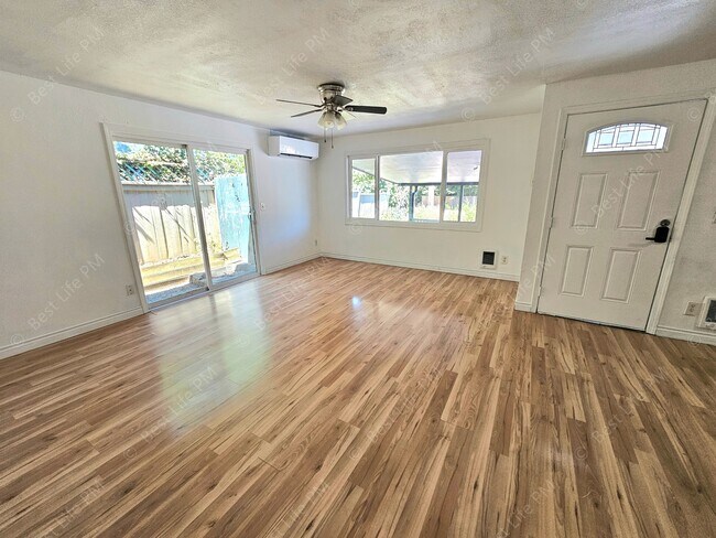 Foto del edificio - 6830 N Columbia Blvd