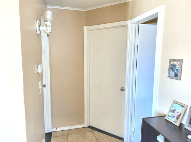 Building Photo - REMODELED TWO (2) BEDROOM HOUSE WITH EXTRA...