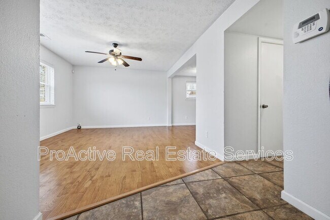 Foto del edificio - 3228 Dunnbury Ct