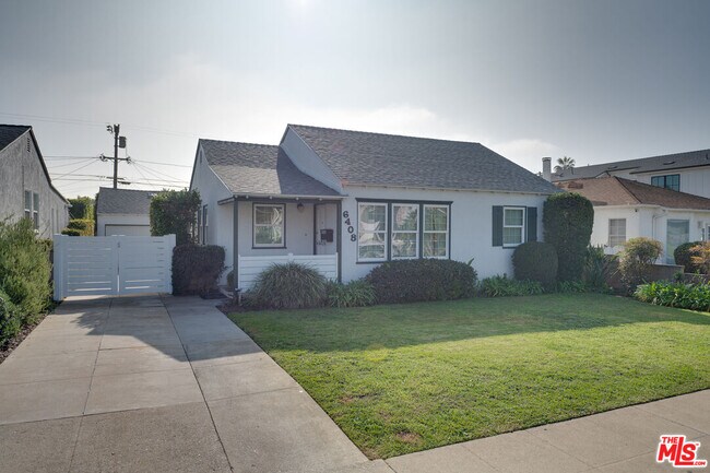 Foto del edificio - 6408 W 82nd St