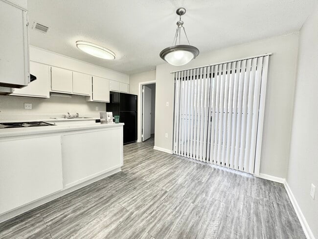 Building Photo - Oakview Place