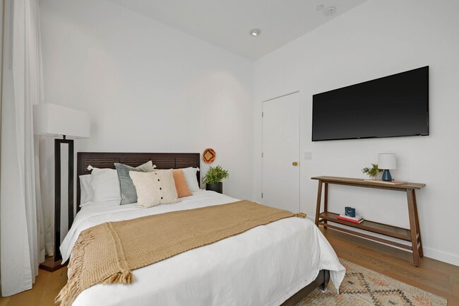 Building Photo - 1242 Gordon St