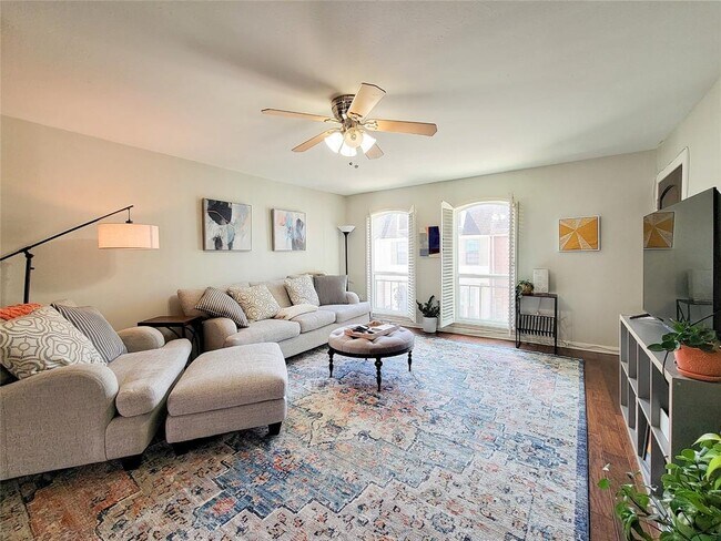 Foto del edificio - 382 N Post Oak Ln