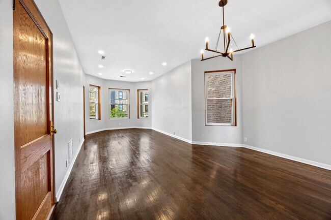 Foto del edificio - 915 W Newport Ave