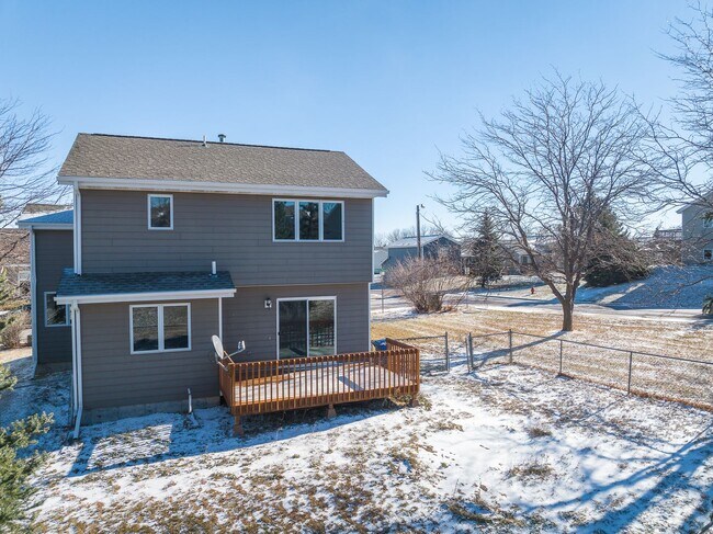 Building Photo - 3 BED | 2.5 BATH | DOUBLE GARAGE | SOUTH