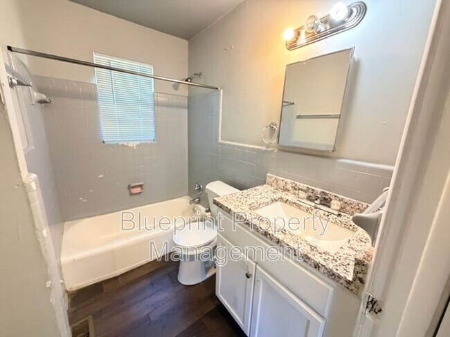 Foto del edificio - 737 47th St N