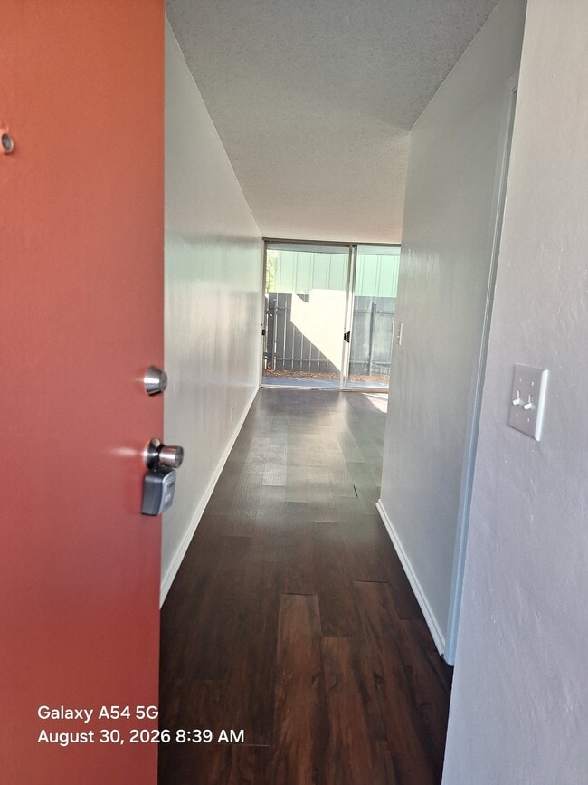 Building Photo - 609 De La Vina St