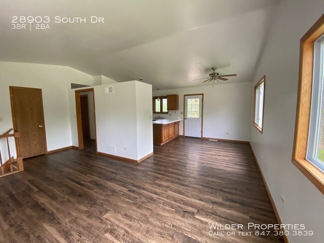 Building Photo - 28903 South Dr