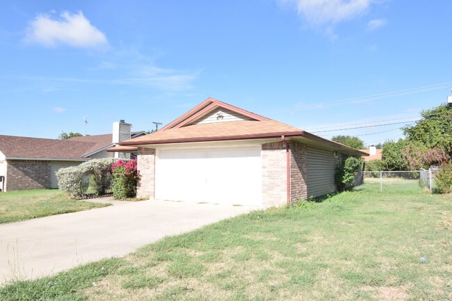 Building Photo - 1515 Iris Ave