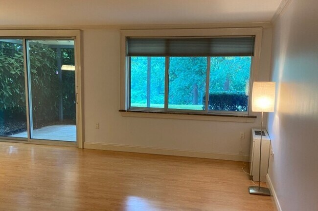 Foto del edificio - 10201 Grosvenor Pl