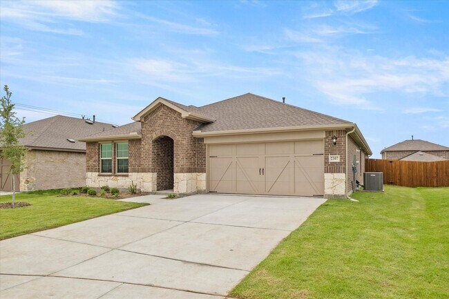 Building Photo - 2307 Albert Ln