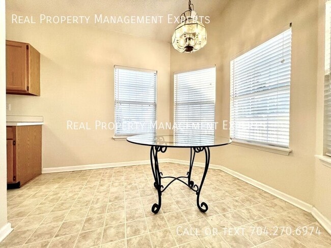 Foto del edificio - 109 Claremont Way