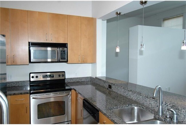 Building Photo - 600 College Street, Unit 209