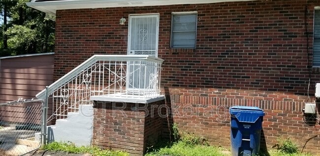 Photo - 1533 Alder Ln SW House