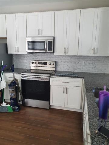 Building Photo - 9801 Sycamore Dr