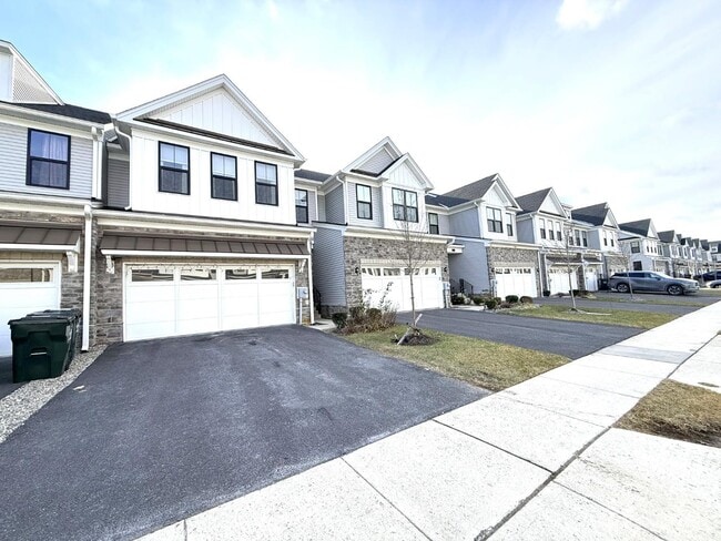 Building Photo - 5 Wisteria Ct