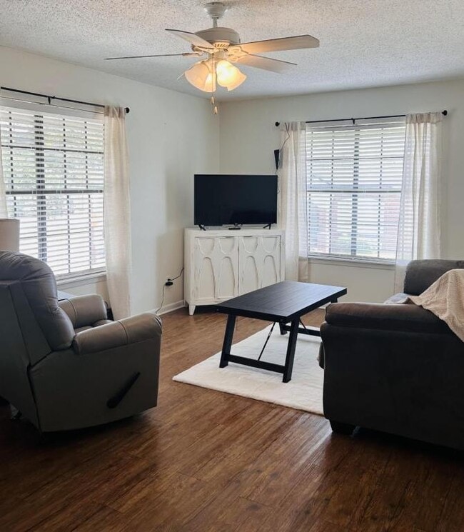 Building Photo - 1103 Hodges St