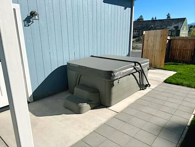 Foto del edificio - 1019 SW J St