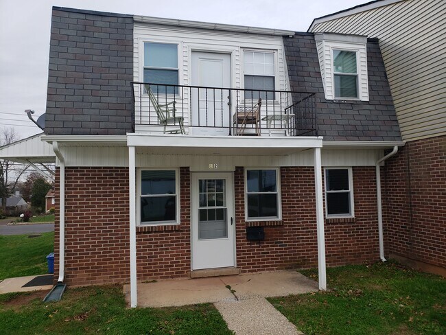 Frente exterior - 12 Reliance Ct