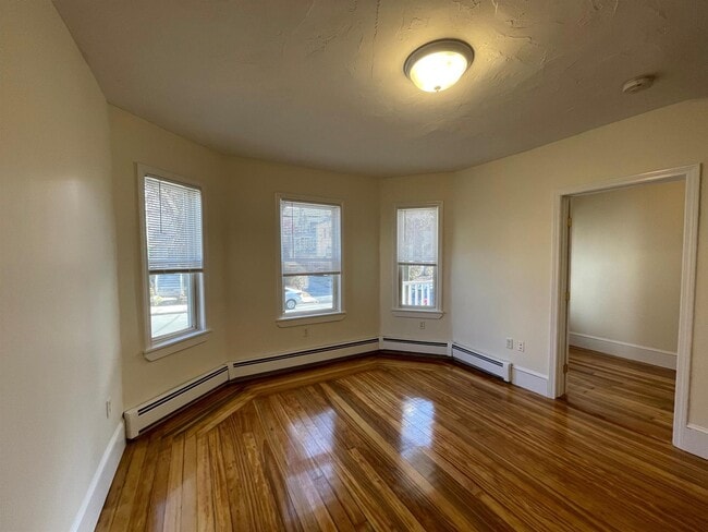 Building Photo - 42 Linden Ave