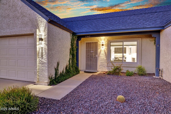 Building Photo - 1362 E Wickieup Ln