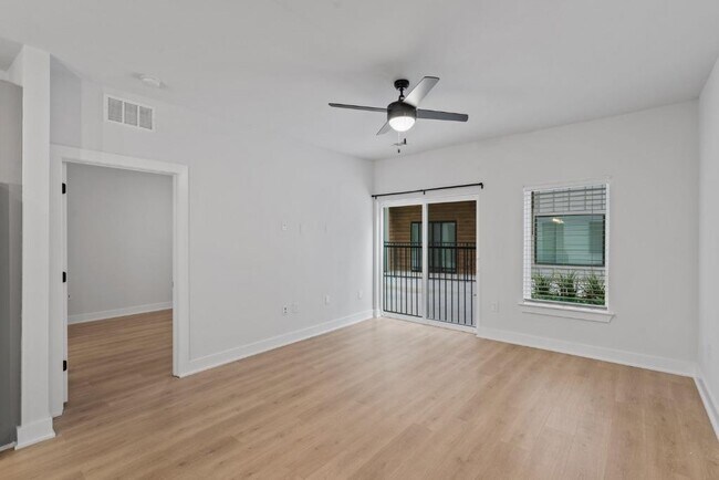 Foto del edificio - 2500 Longview St