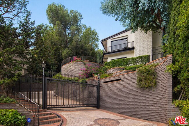 Foto del edificio - 935 Beverlycrest Dr