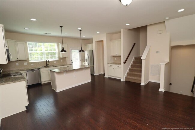 Foto del edificio - 1405 Regents Ln