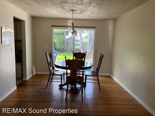 Building Photo - 3 br, 2.5 bath House - 11812 Woodbine Lane SW