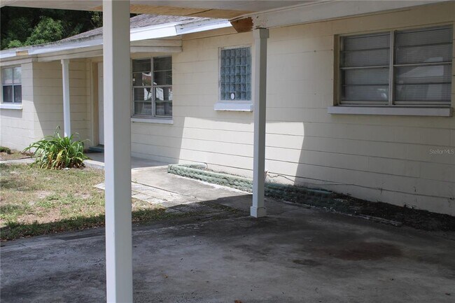 Building Photo - 2337 N Crystal Lake Dr
