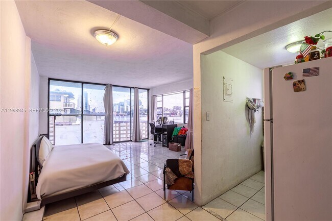 Foto del edificio - 6484 Indian Creek Dr