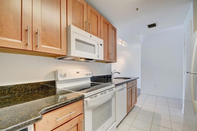 Foto del edificio - 2020 Greenview Shores Blvd