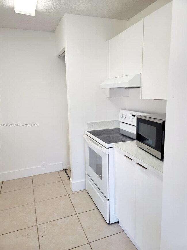 Building Photo - 401 SW 86th Ave