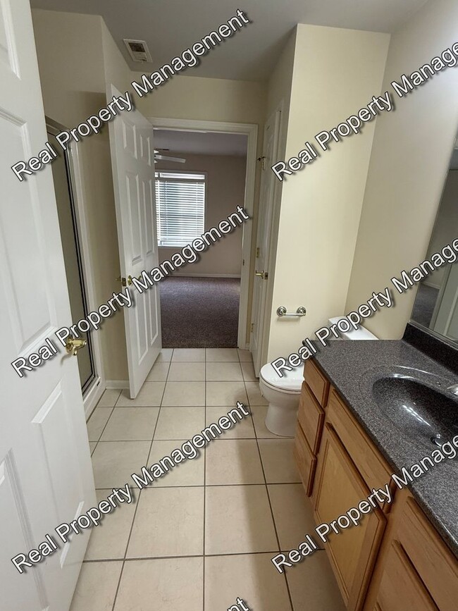 Building Photo - 2 Bedroom Condo