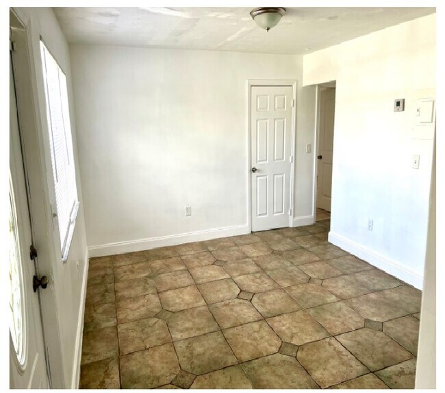 Building Photo - 6126 SW 22nd Ct