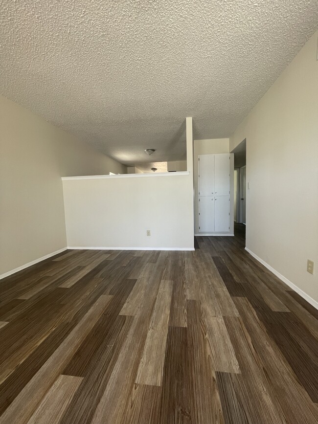 Building Photo - 10830 Cardigan Dr