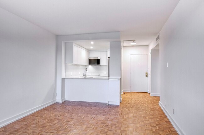 Building Photo - 3555 Chem. de la Côte-des-Neiges