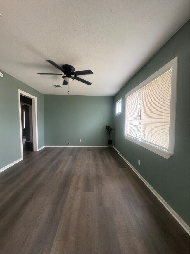 Foto del edificio - 4323 Groton Dr