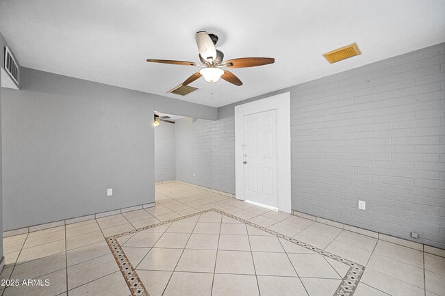 Building Photo - 2057 E 10th St