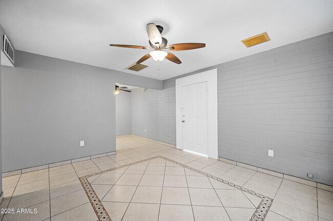 Foto del edificio - 2057 E 10th St