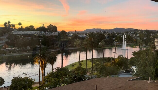 Foto del edificio - 725 Echo Park Ter