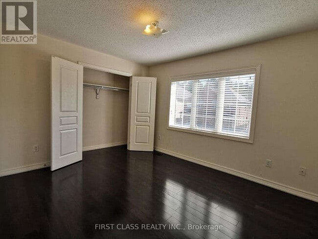 Building Photo - 1140 Stuffles Cres