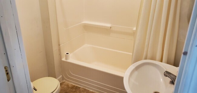 Building Photo - 221 Rome Ave