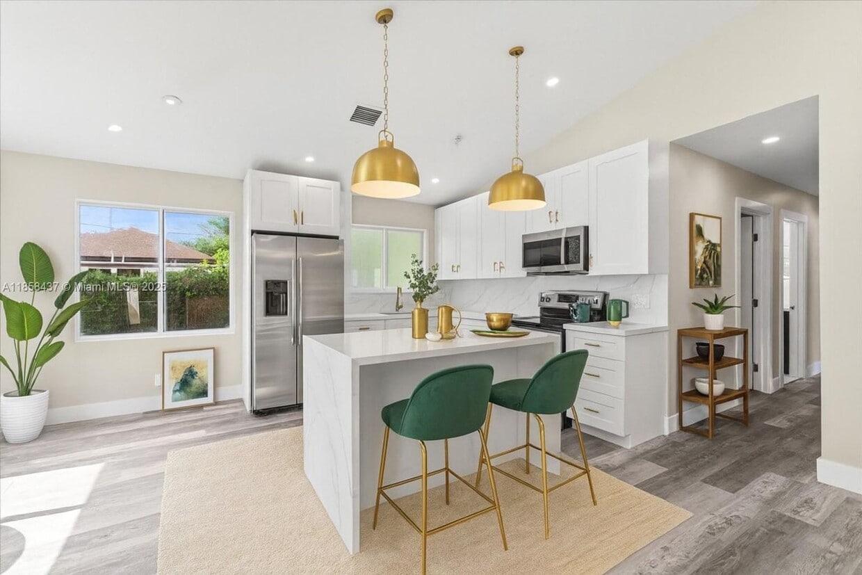 Foto principal - 6120 SW 63rd St