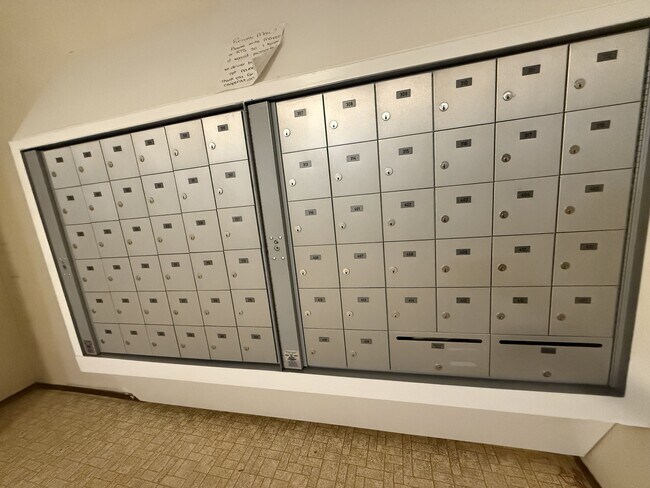 Building Photo - 9208-9106 106 Ave NW