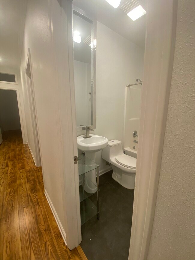 Building Photo - NO2504