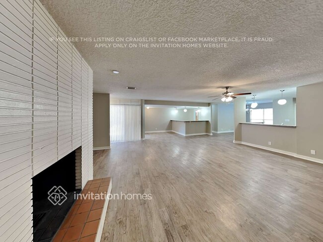 Building Photo - 8652 Villa San Jose Dr E
