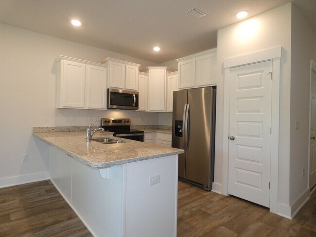 Foto del edificio - Stunning Townhome – Prime Pensacola Location