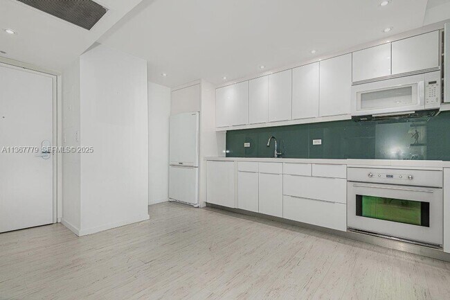 Foto del edificio - 2301 Collins Ave