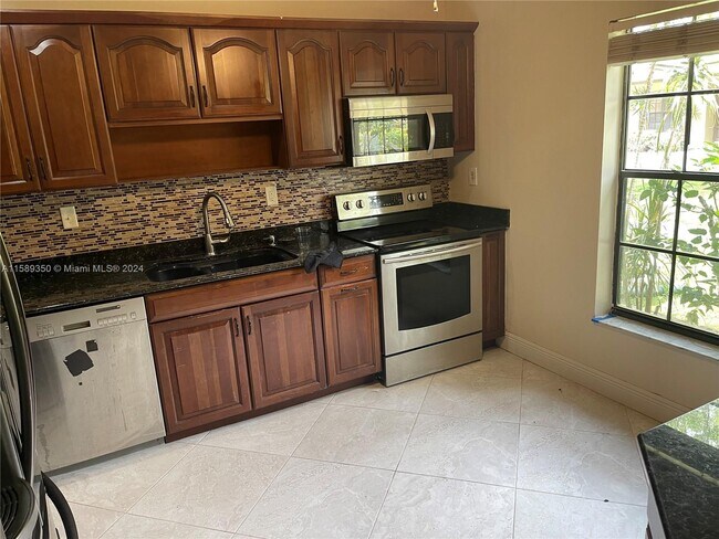 Foto del edificio - 7512 SW 26th Ct